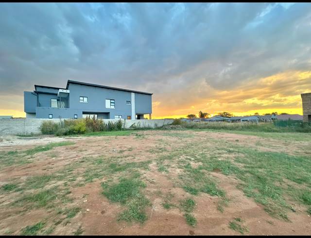 658M² VACANT LAND FOR SALE IN BENDOR